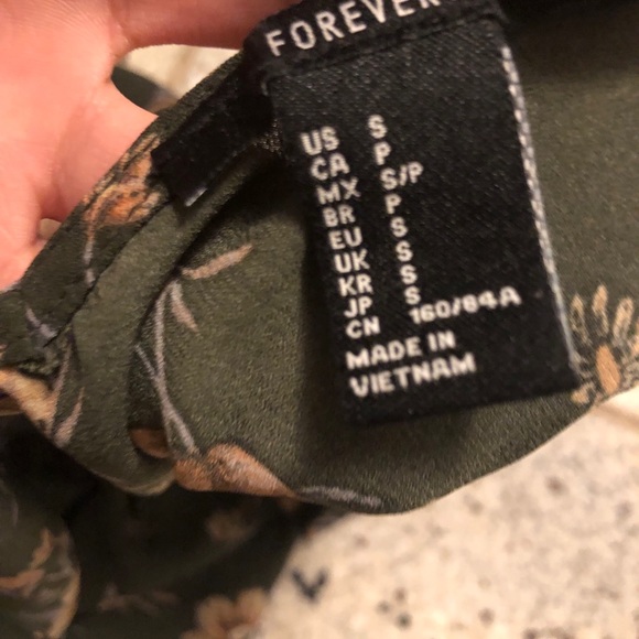 Forever 21 fall floral top - Picture 2 of 2